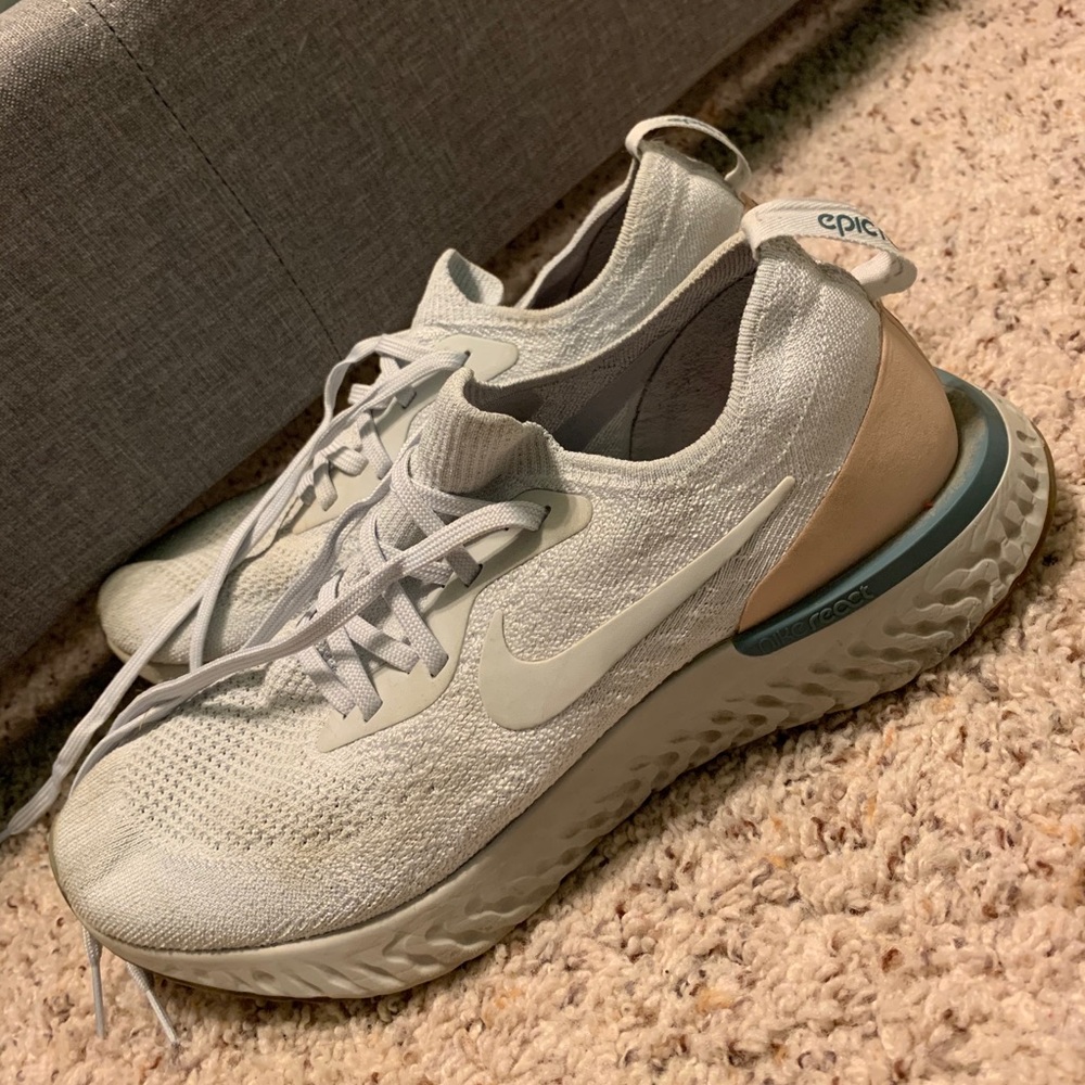 nike size 10.5 flyknit react sneakers